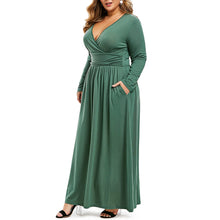 Charger l'image dans la galerie, Ruched Seam Pockets Surplice Plus Size Maxi Dress