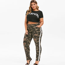 Charger l'image dans la galerie, Distressed Camo Piping Plus Size Jeans